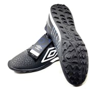 Chuteira Umbro Adamant Society Knit pto