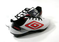 Chuteira Umbro ON Campo bco/pto/vrm