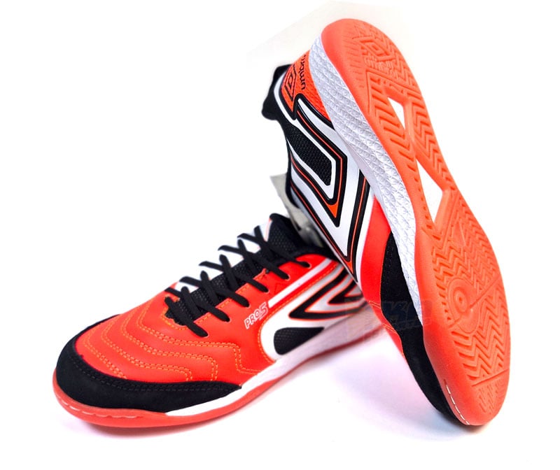 tenis-umbro-pro-5-bump-futsal-pto-lrj-bco2