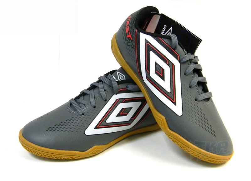 tenis-umbro-fast-2-futsal-chb-bco-infanti2